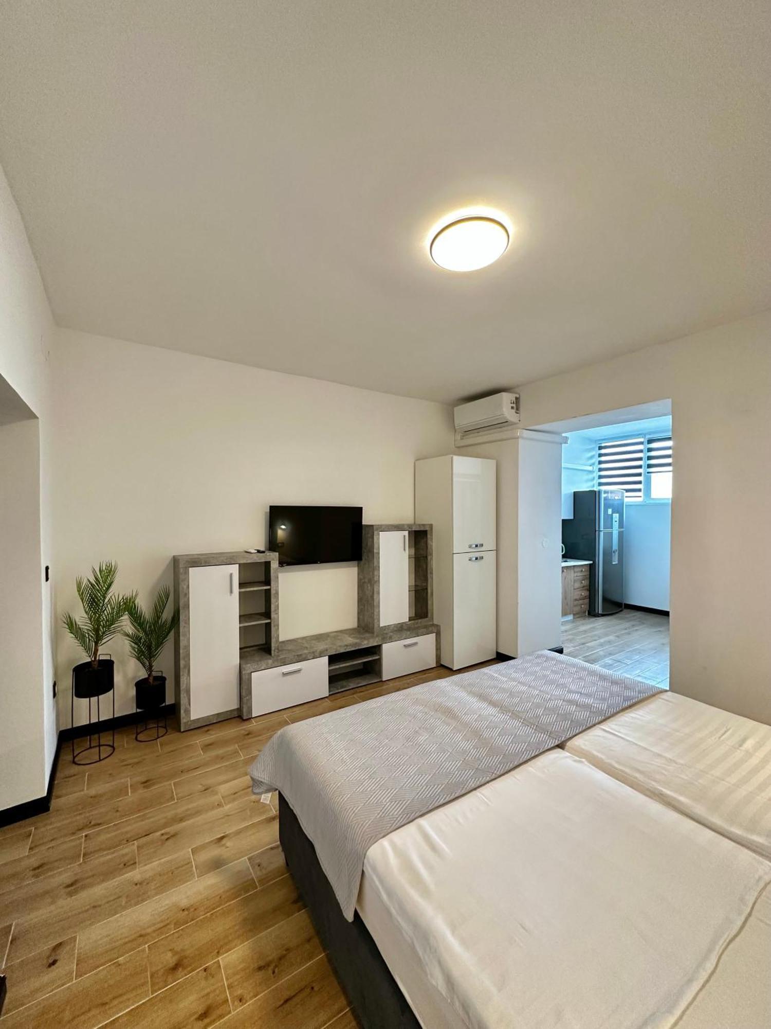 Crolivia Apartments Near Arena, Center Of プーラ エクステリア 写真